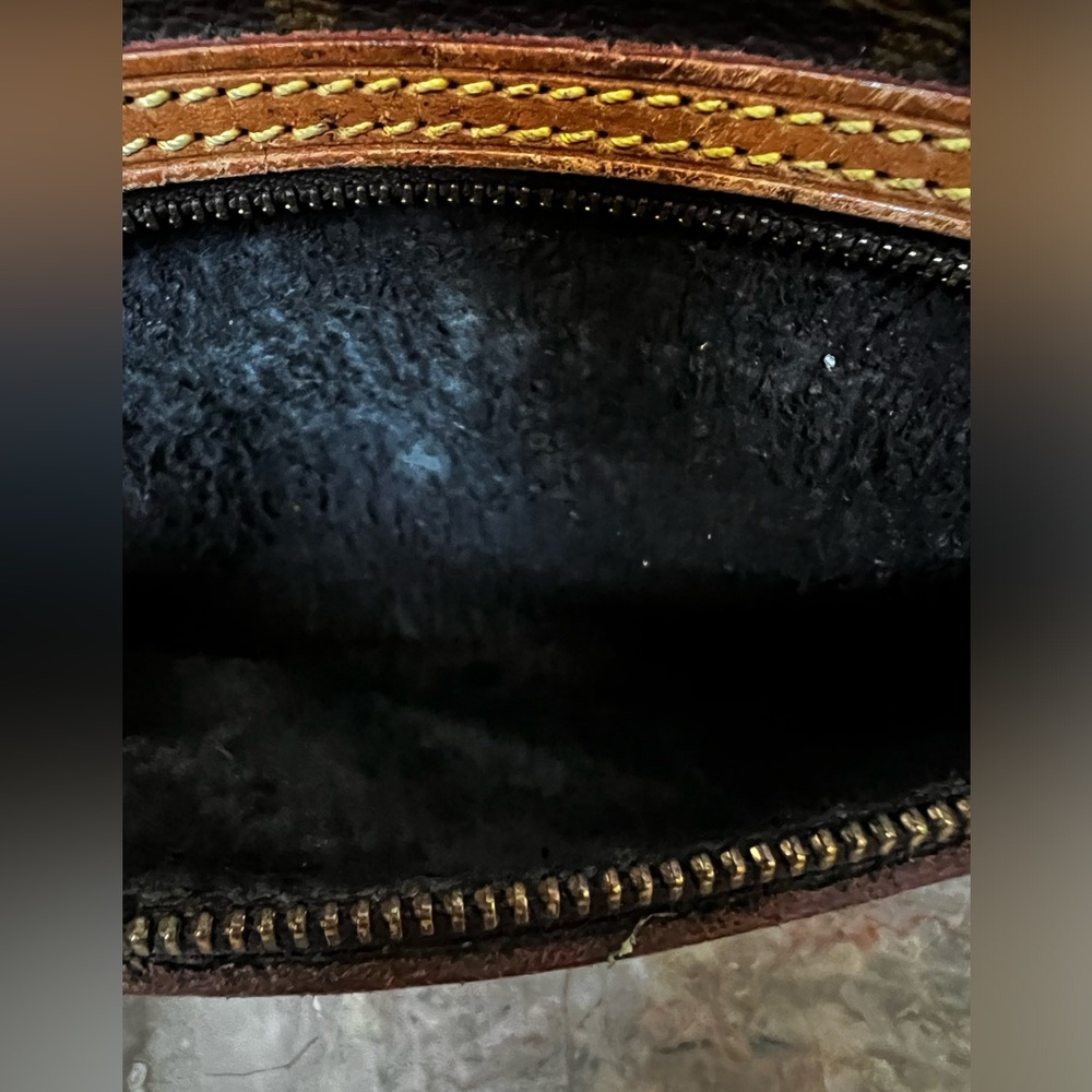 Louis Vuitton Marley Dragonne Wristlet - Picture 8 of 10